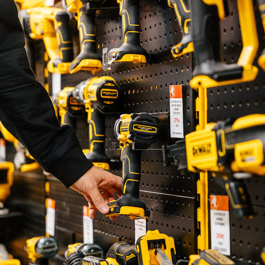 MAQUINARIA Y HERRAMIENTAS